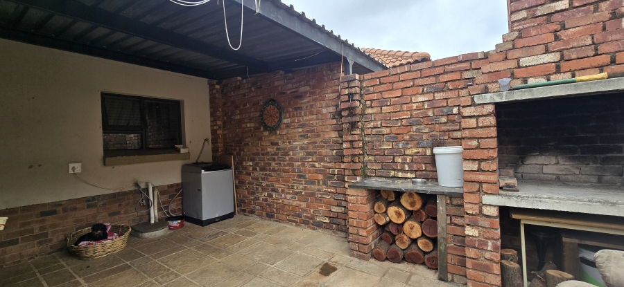 2 Bedroom Property for Sale in Waterval East North West